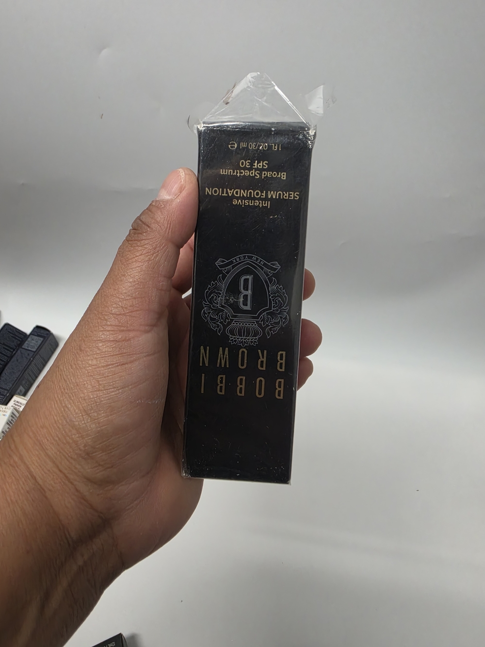 Bobbi Brown Intensive Serum Foundation - Black & Gold Packaging